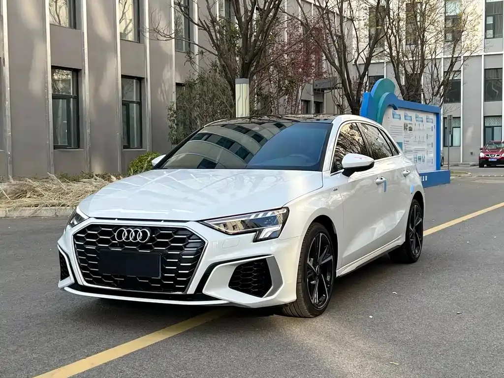 Audi A3 — фото 1