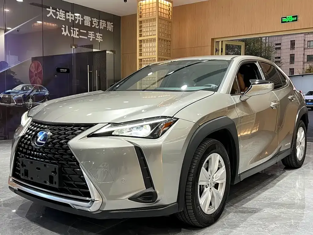 Lexus UX — фото 1