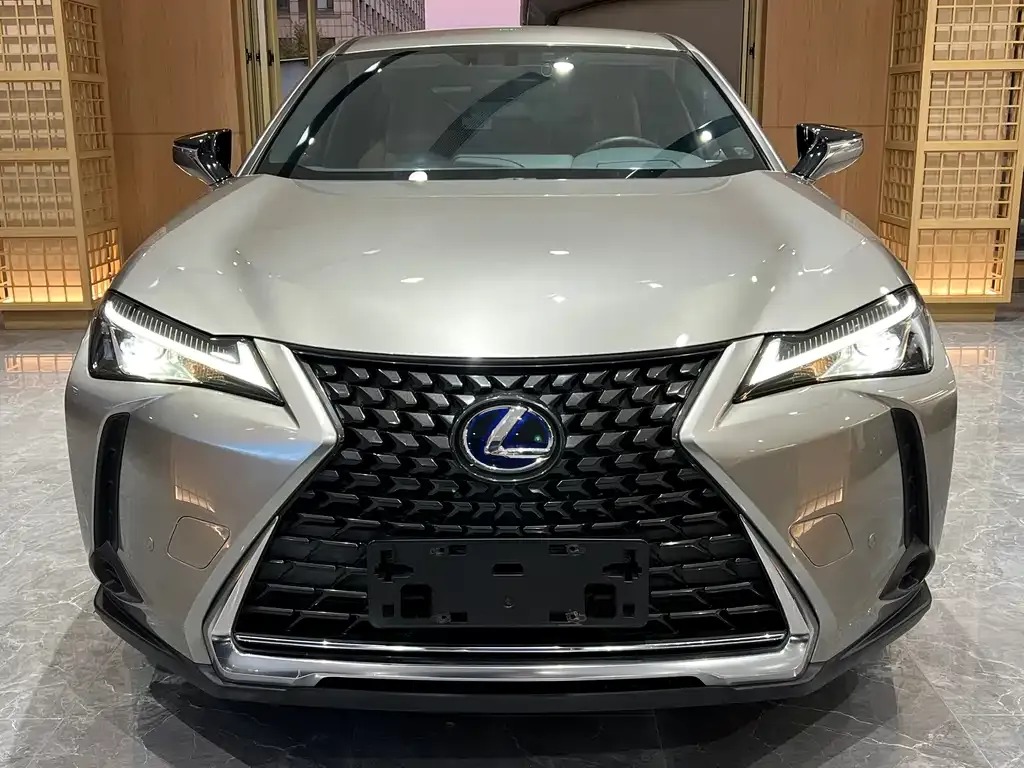 Lexus UX — фото 2