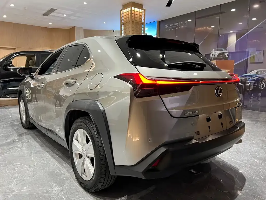Lexus UX — фото 4