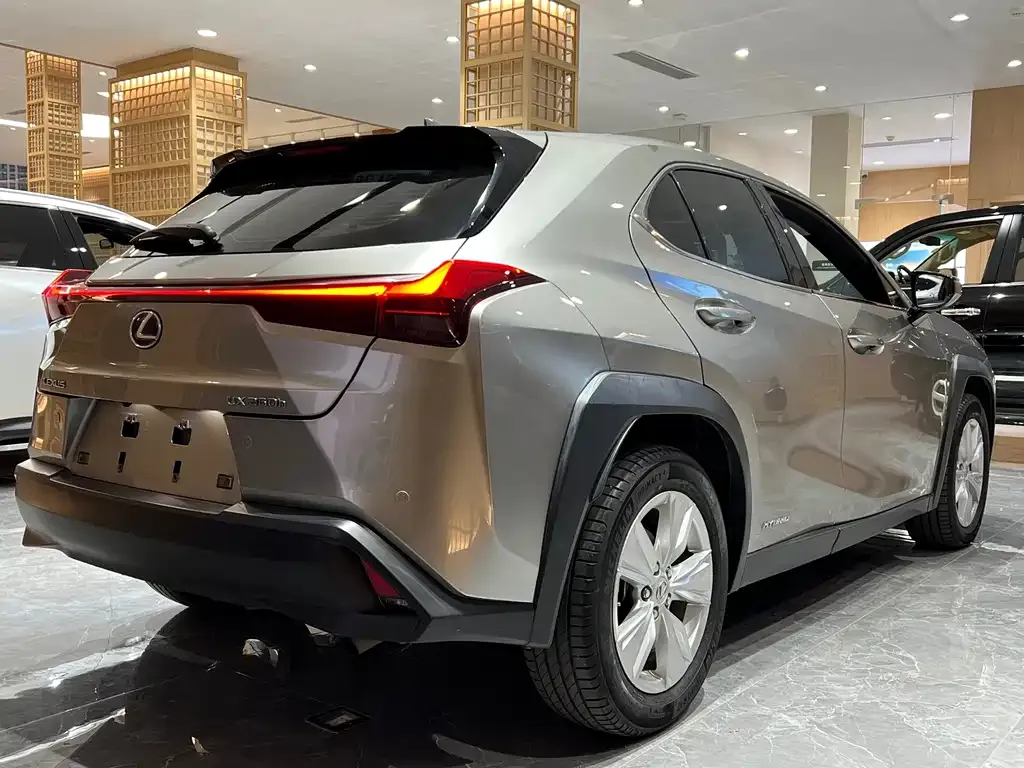 Lexus UX — фото 5