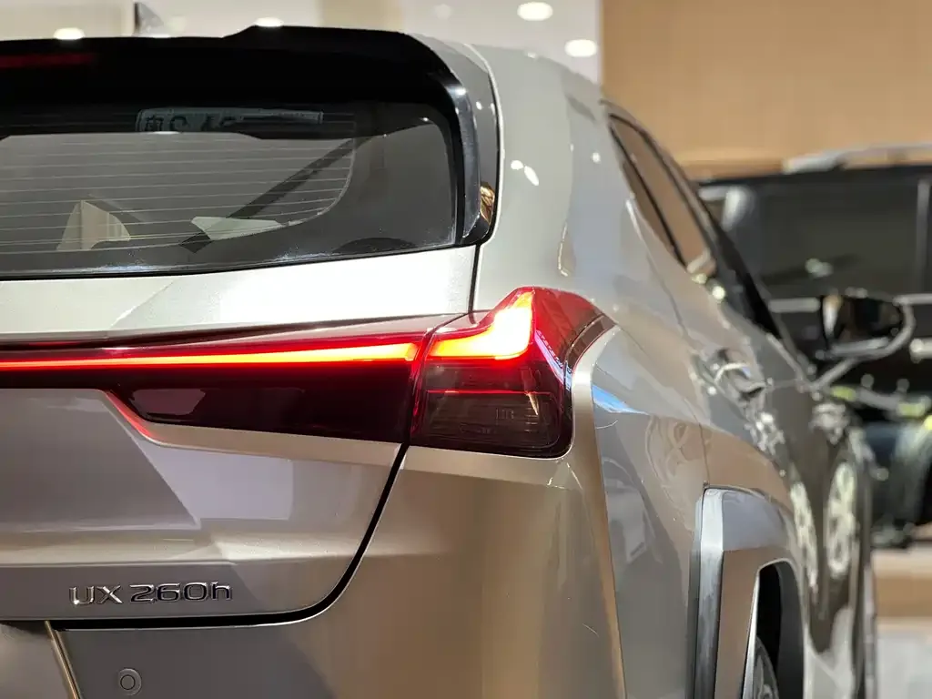 Lexus UX — фото 8