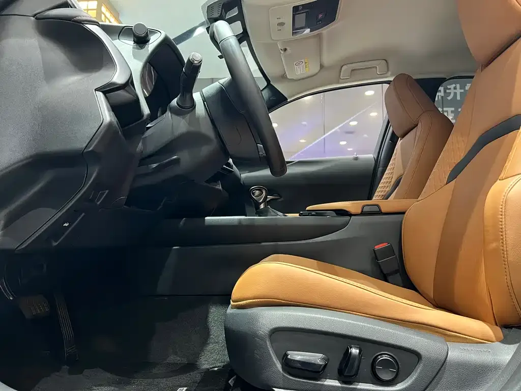 Lexus UX — фото 9