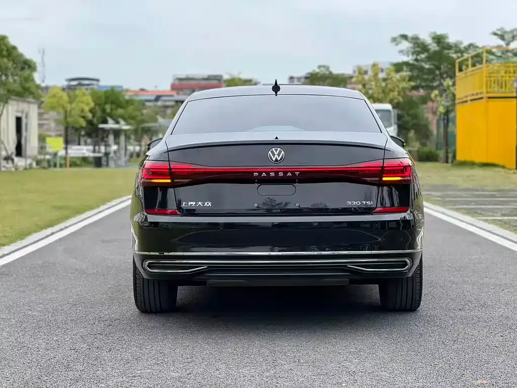 Volkswagen Passat — фото 10