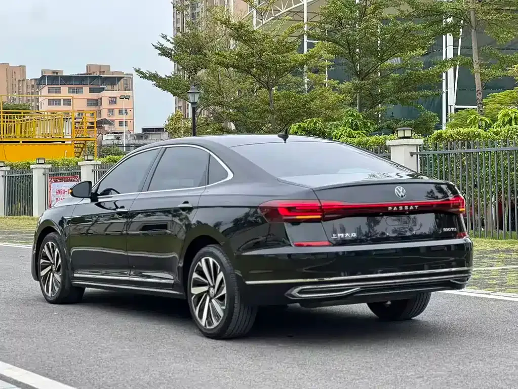 Volkswagen Passat — фото 8