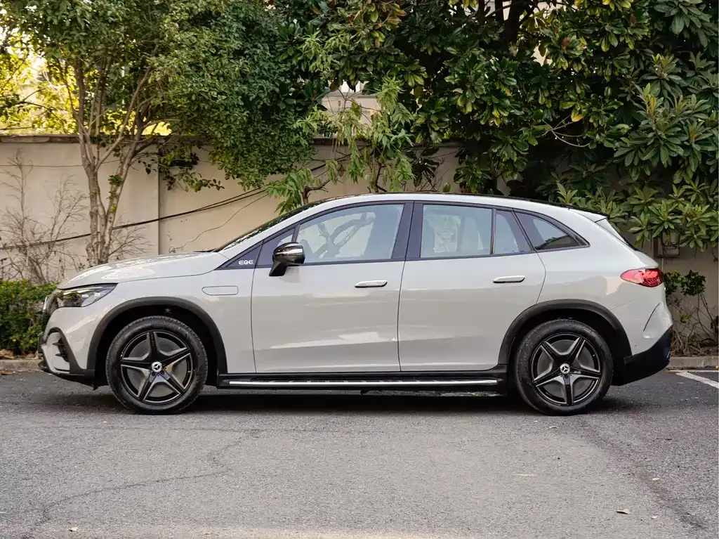 Mercedes-Benz EQE SUV — фото 4