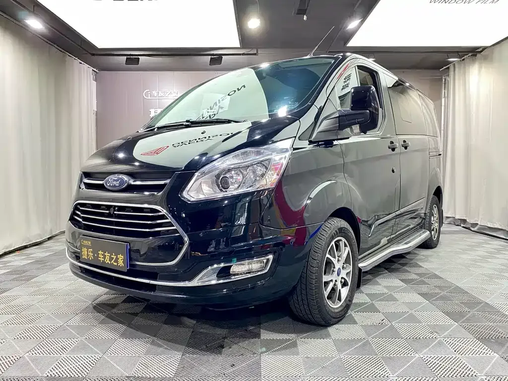 Ford Tourneo — фото 1
