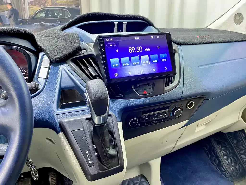 Ford Tourneo — фото 10