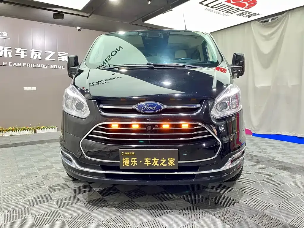 Ford Tourneo — фото 2