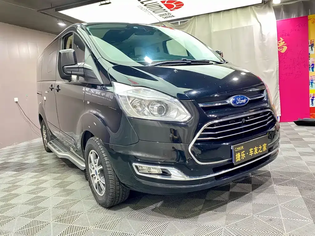 Ford Tourneo — фото 3