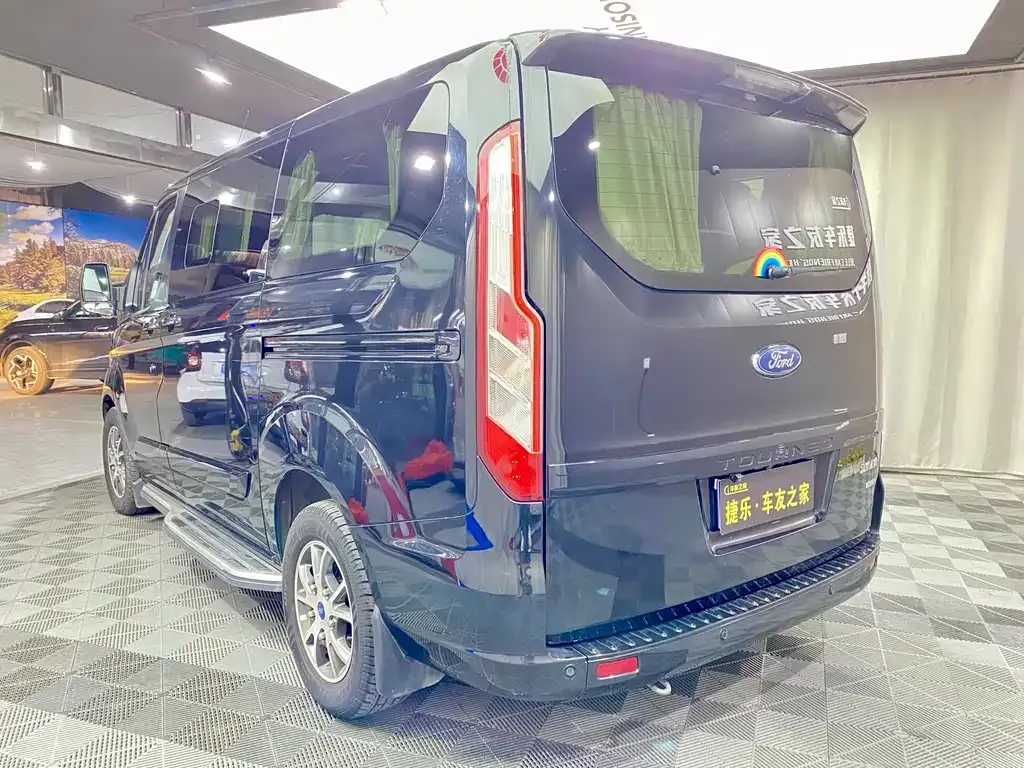 Ford Tourneo — фото 5