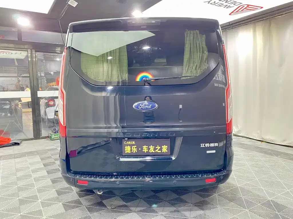 Ford Tourneo — фото 6