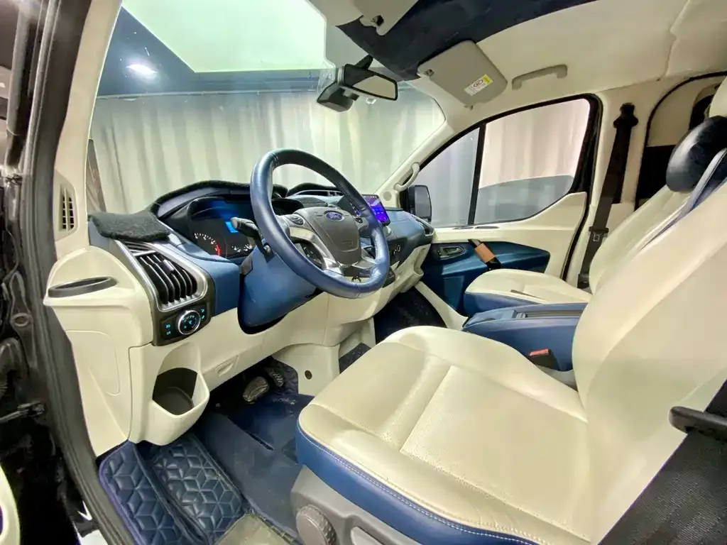Ford Tourneo — фото 9