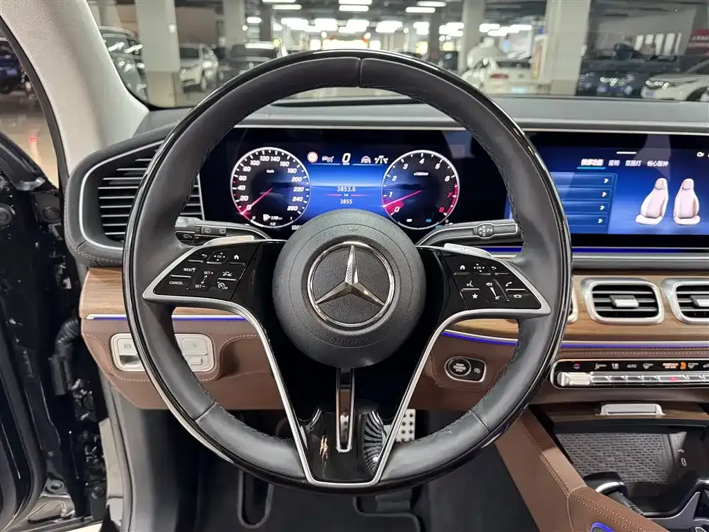 Mercedes-Benz GLS — фото 9