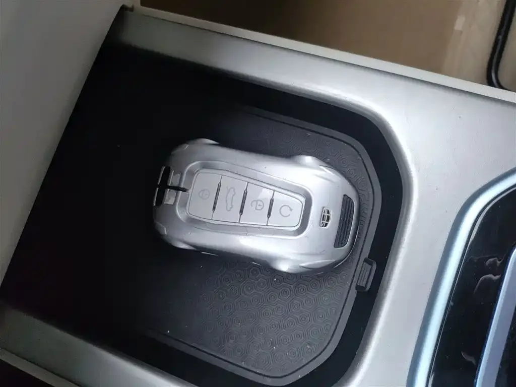 Geely Icon — фото 9