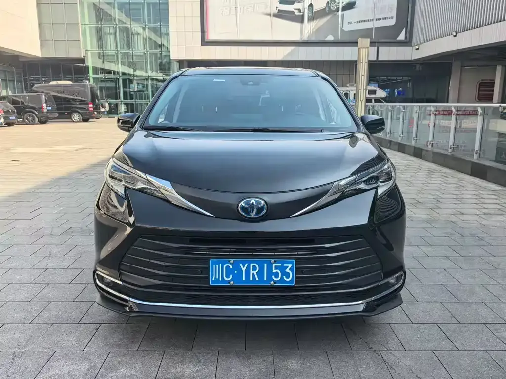 Toyota Sienna — фото 4