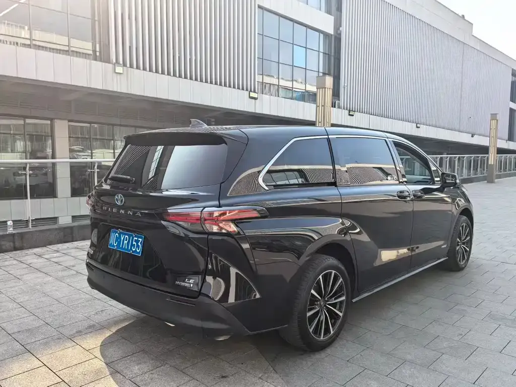 Toyota Sienna — фото 9