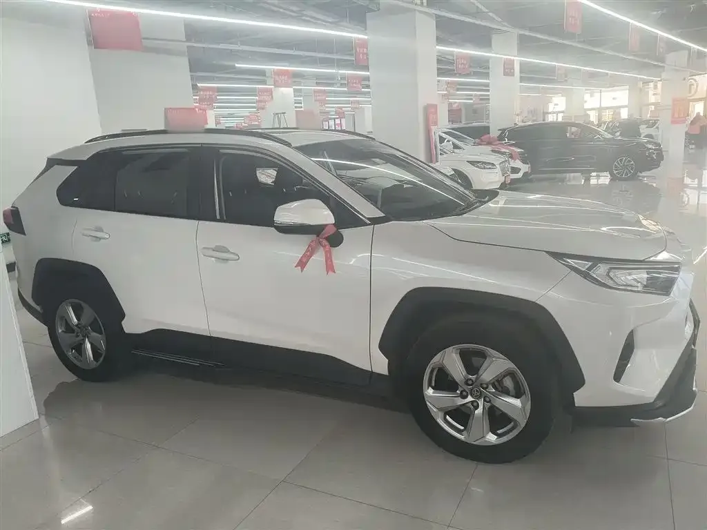 Toyota RAV4 — фото 4