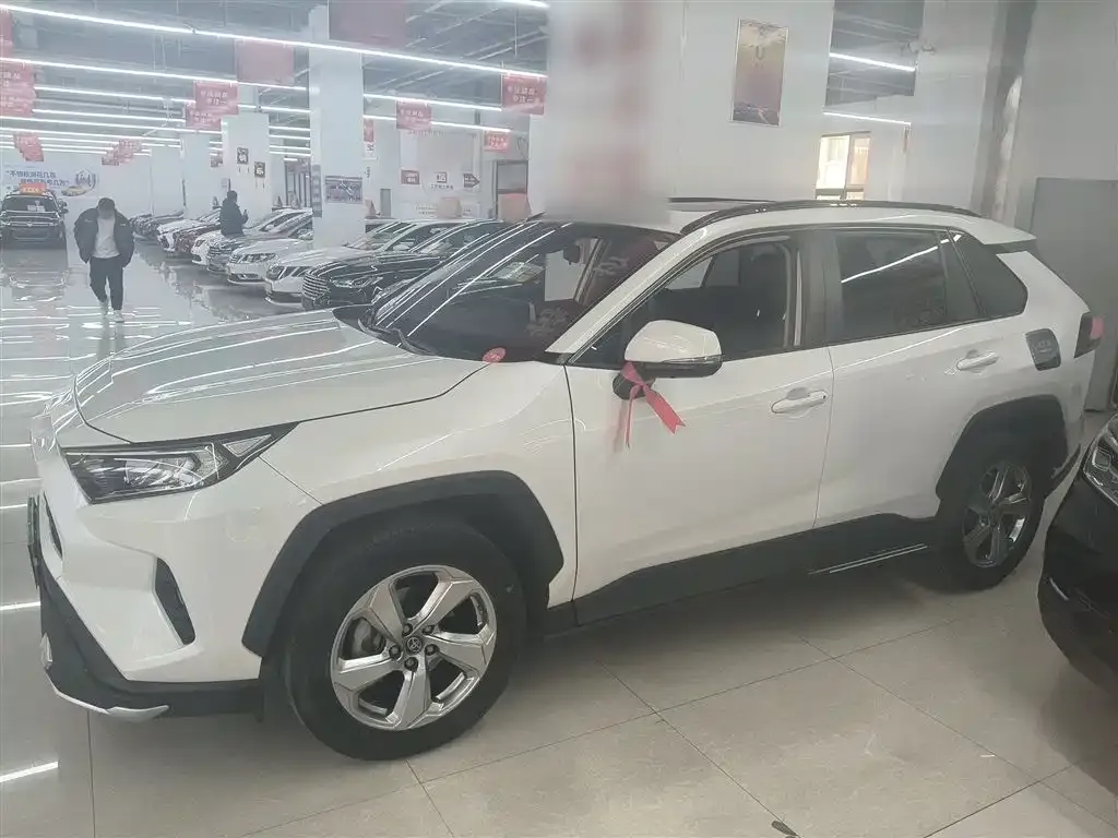 Toyota RAV4 — фото 7