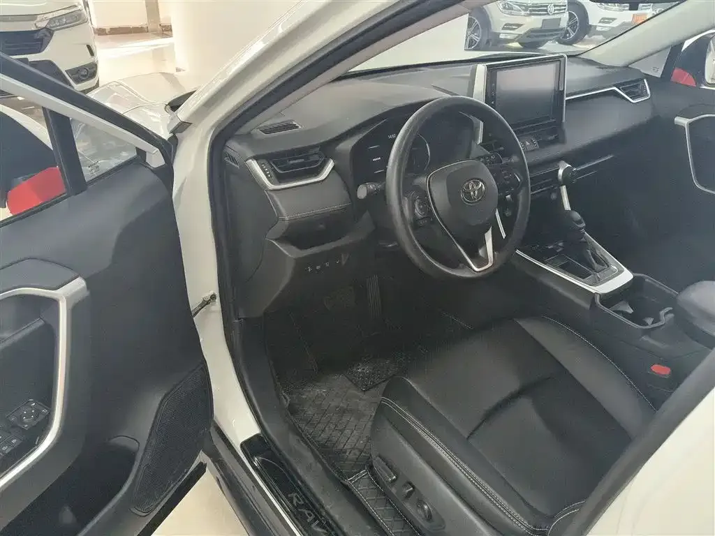 Toyota RAV4 — фото 9