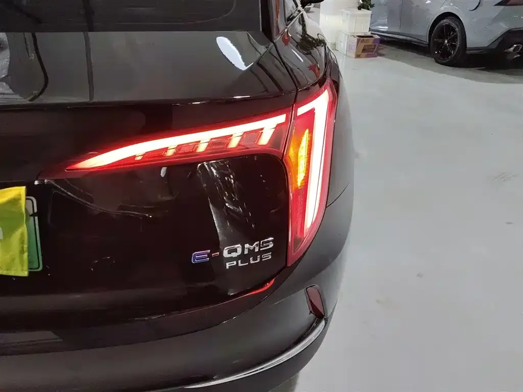 Hongqi E-QM5 — фото 8