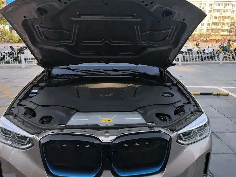 BMW iX3 — фото 10