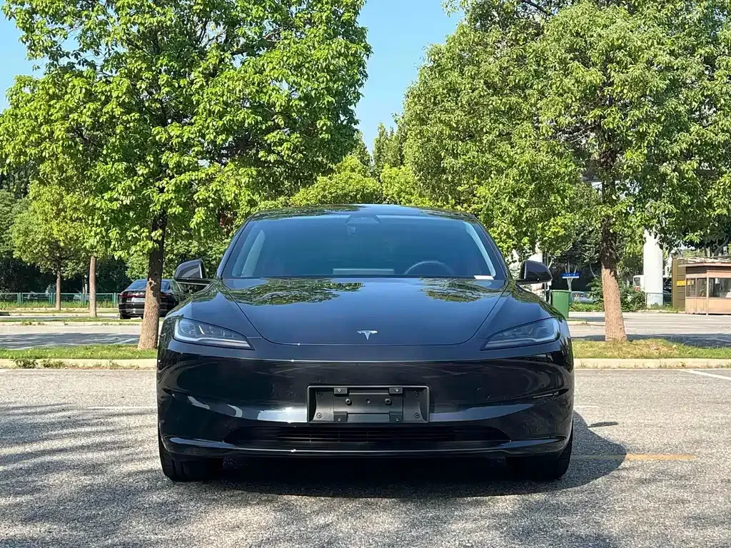 Tesla Model 3 — фото 3