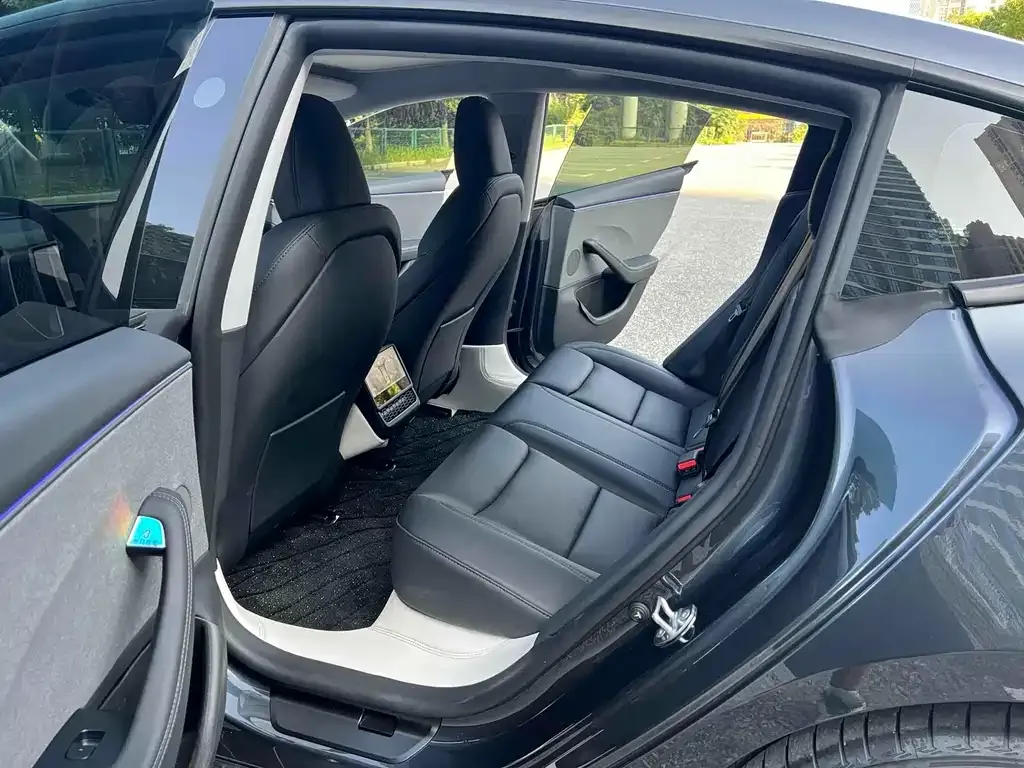 Tesla Model 3 — фото 4
