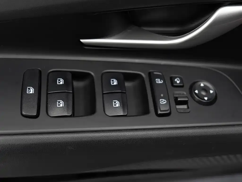 Hyundai Elantra — фото 10