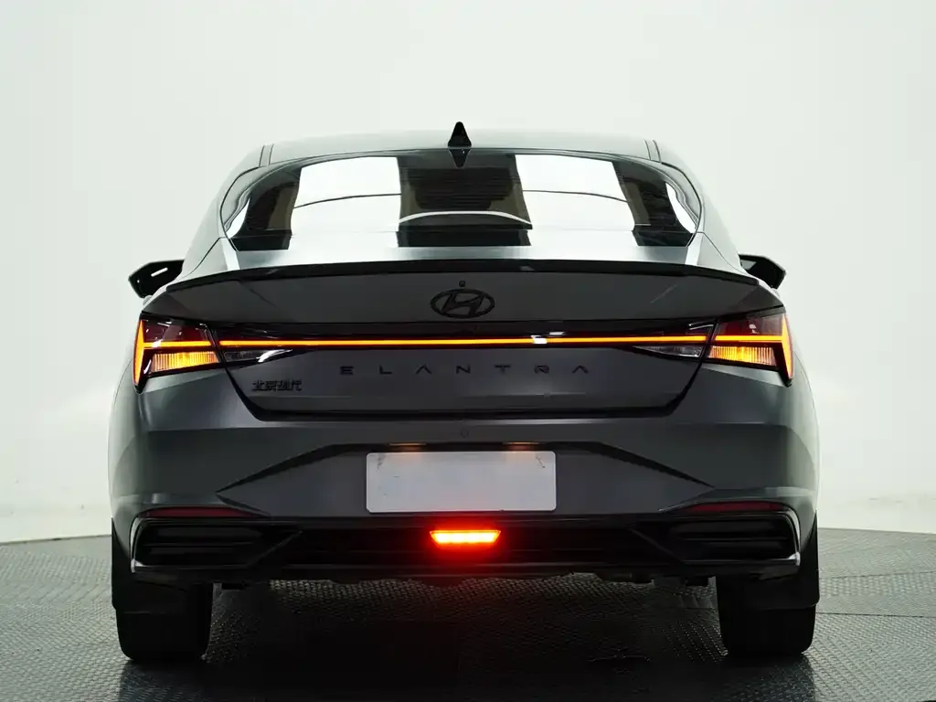 Hyundai Elantra — фото 4