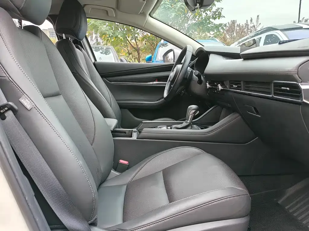 Mazda 3 Axela — фото 7