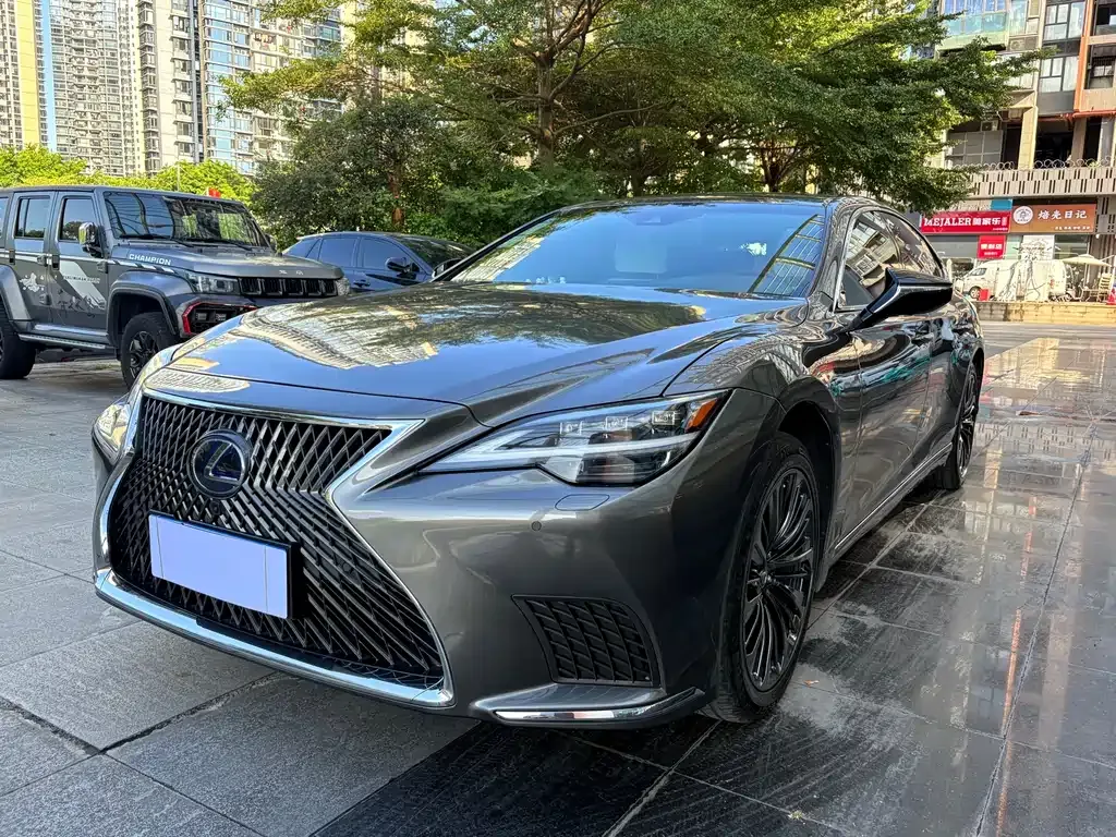 Lexus LS — фото 1