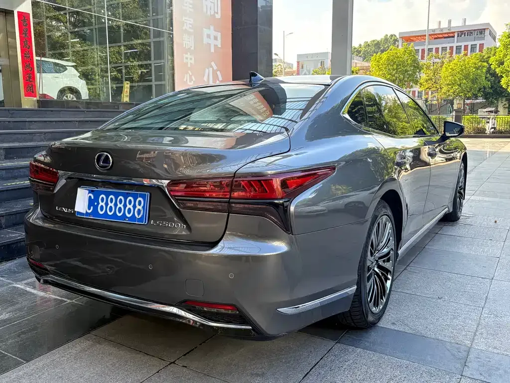 Lexus LS — фото 10