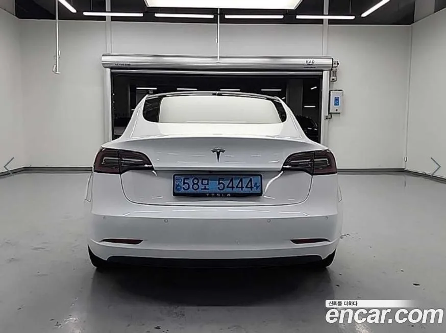 Tesla Model 3 — фото 3