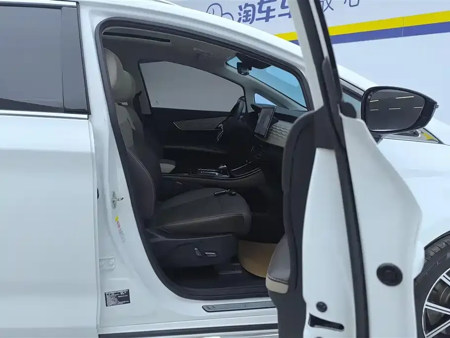 BYD MAX New Energy — фото 8