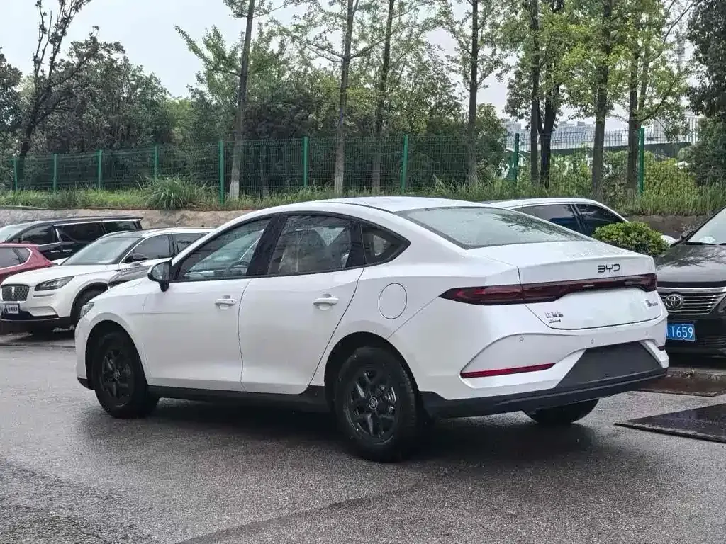 BYD Qin PLUS — фото 10