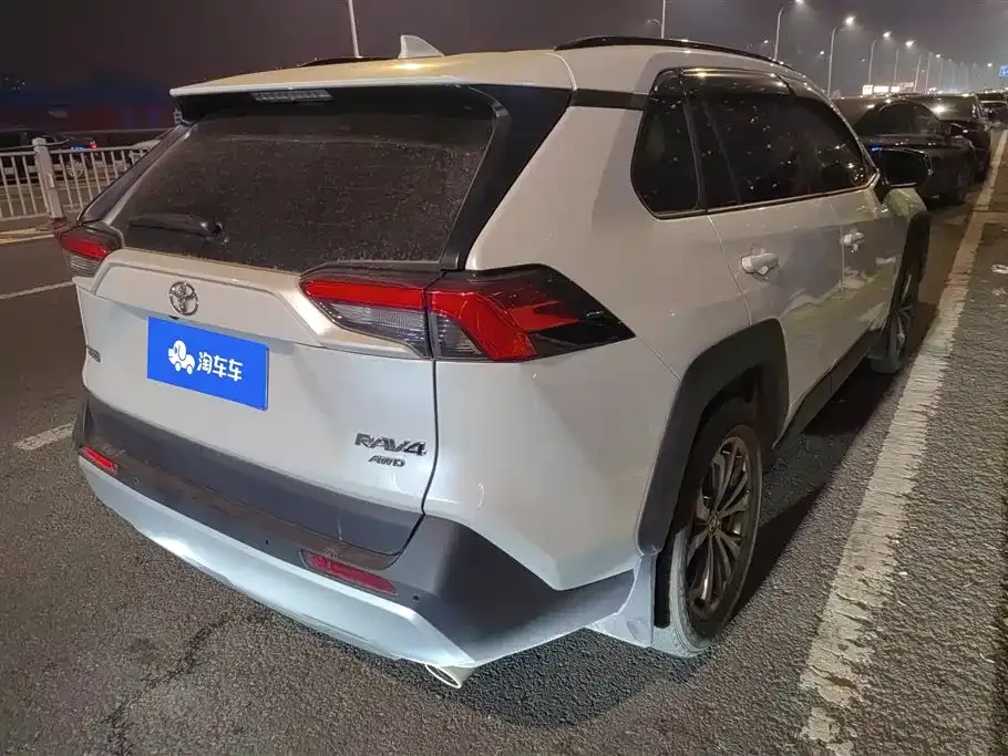 Toyota RAV4 — фото 3