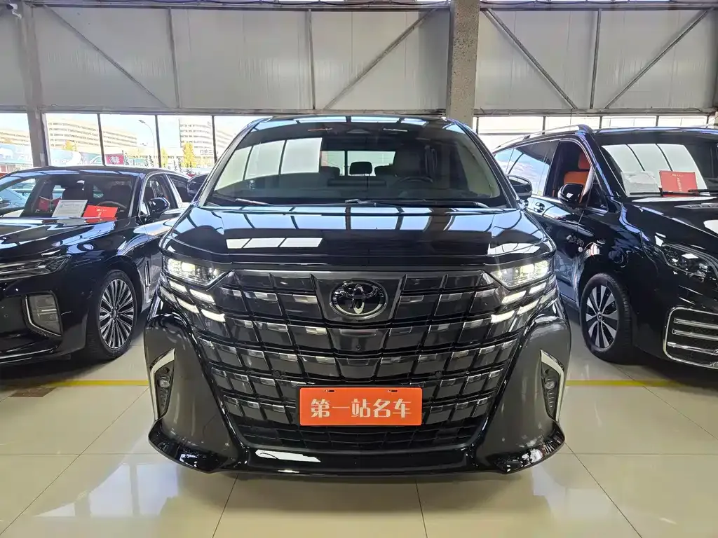 Toyota Alphard — фото 2