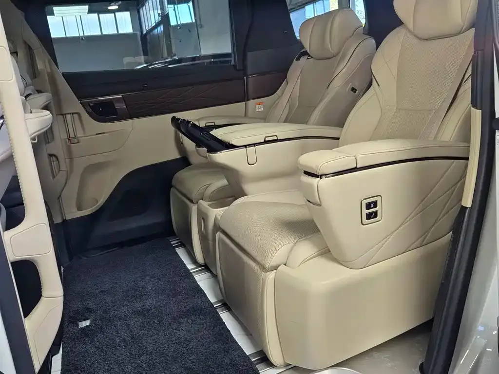 Toyota Alphard — фото 6