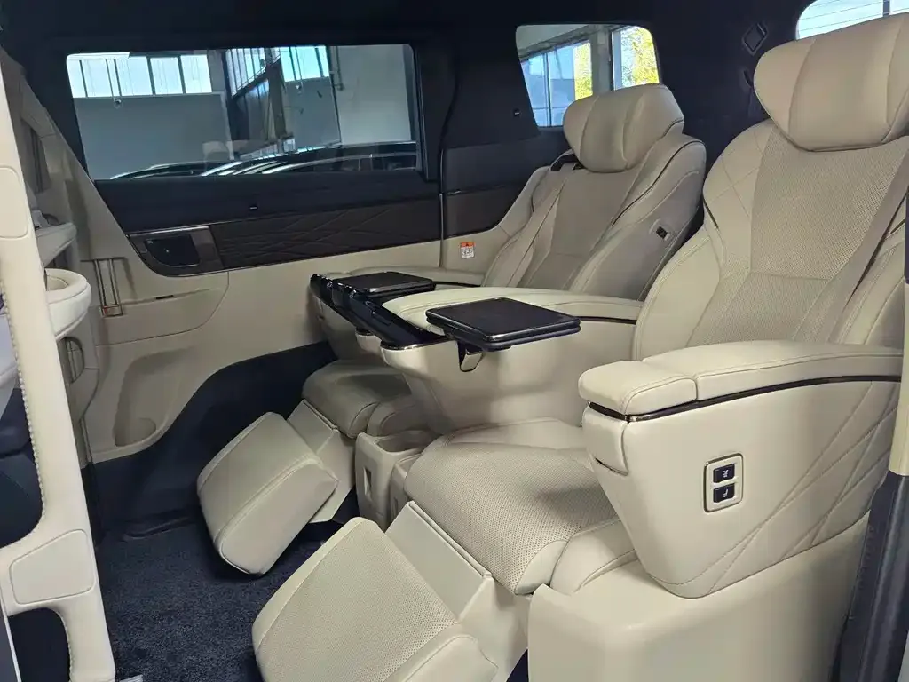 Toyota Alphard — фото 8