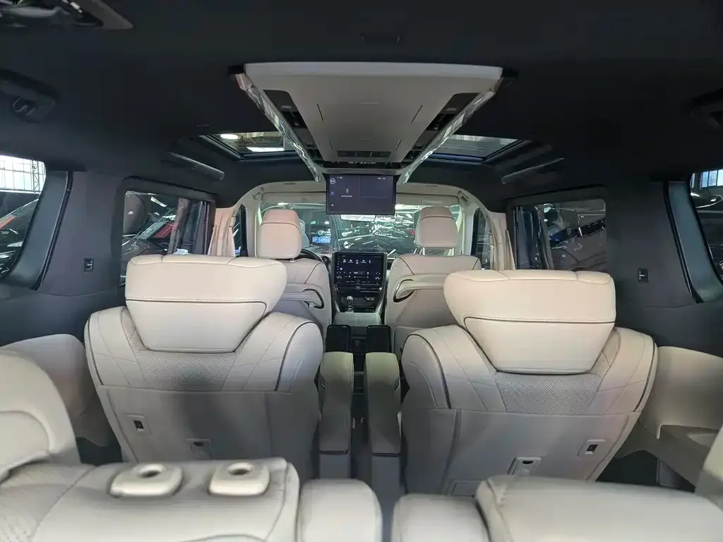 Toyota Alphard — фото 9