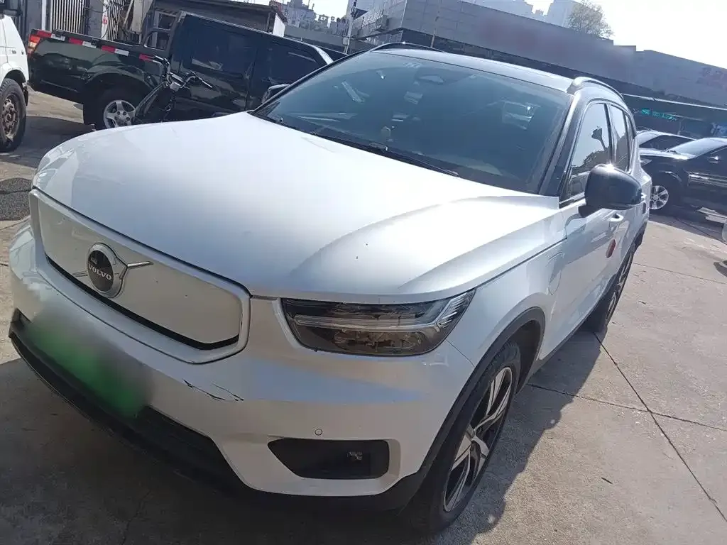 Volvo XC40 NEV — фото 1