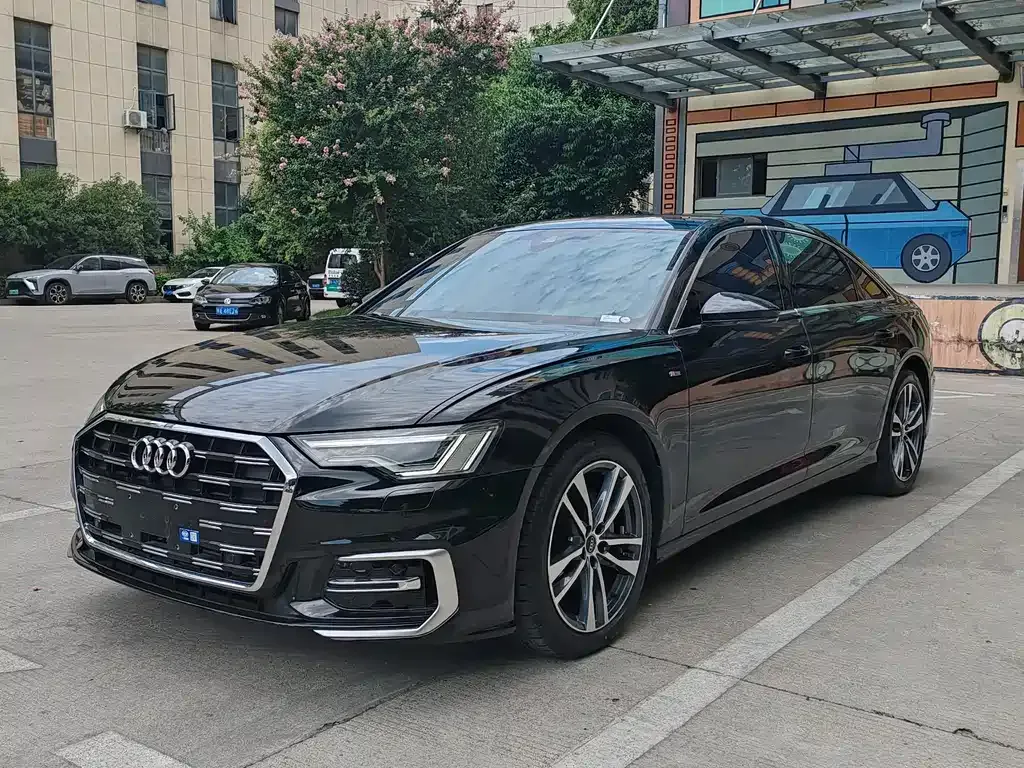 Audi A6L — фото 1