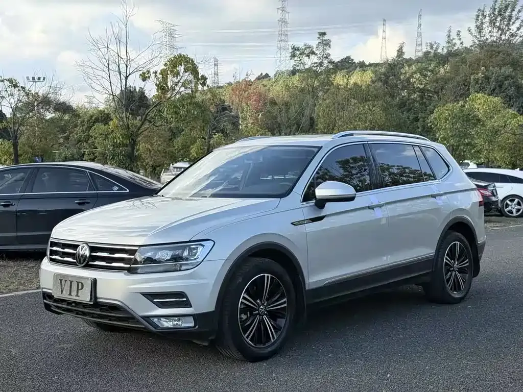 Volkswagen Tiguan L — фото 1
