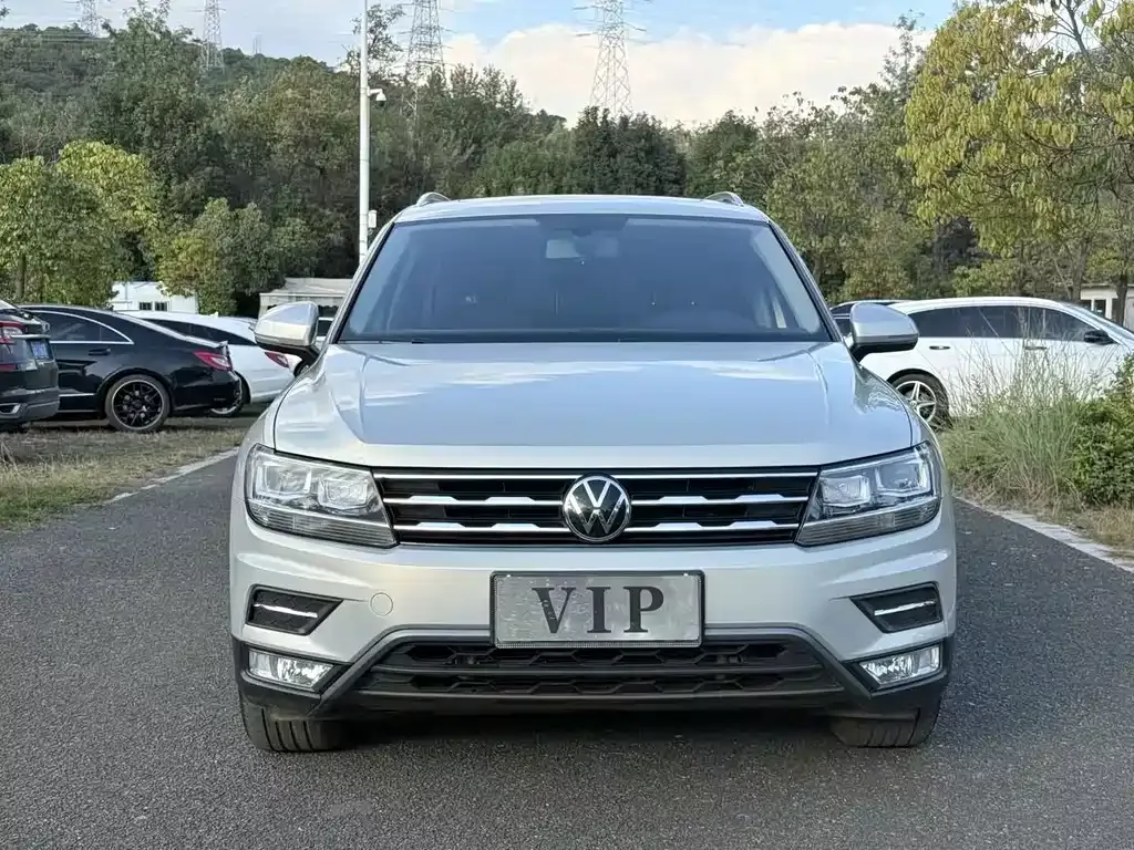 Volkswagen Tiguan L — фото 2
