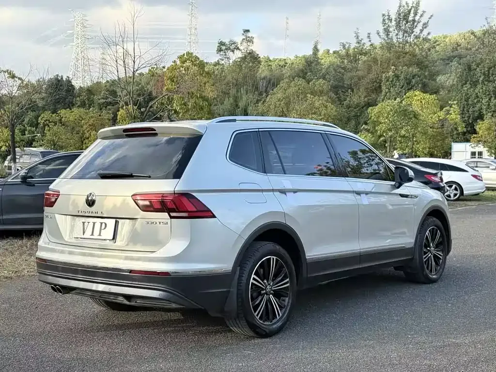 Volkswagen Tiguan L — фото 4