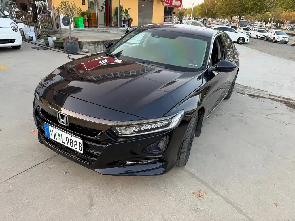 Honda Accord — фото 1