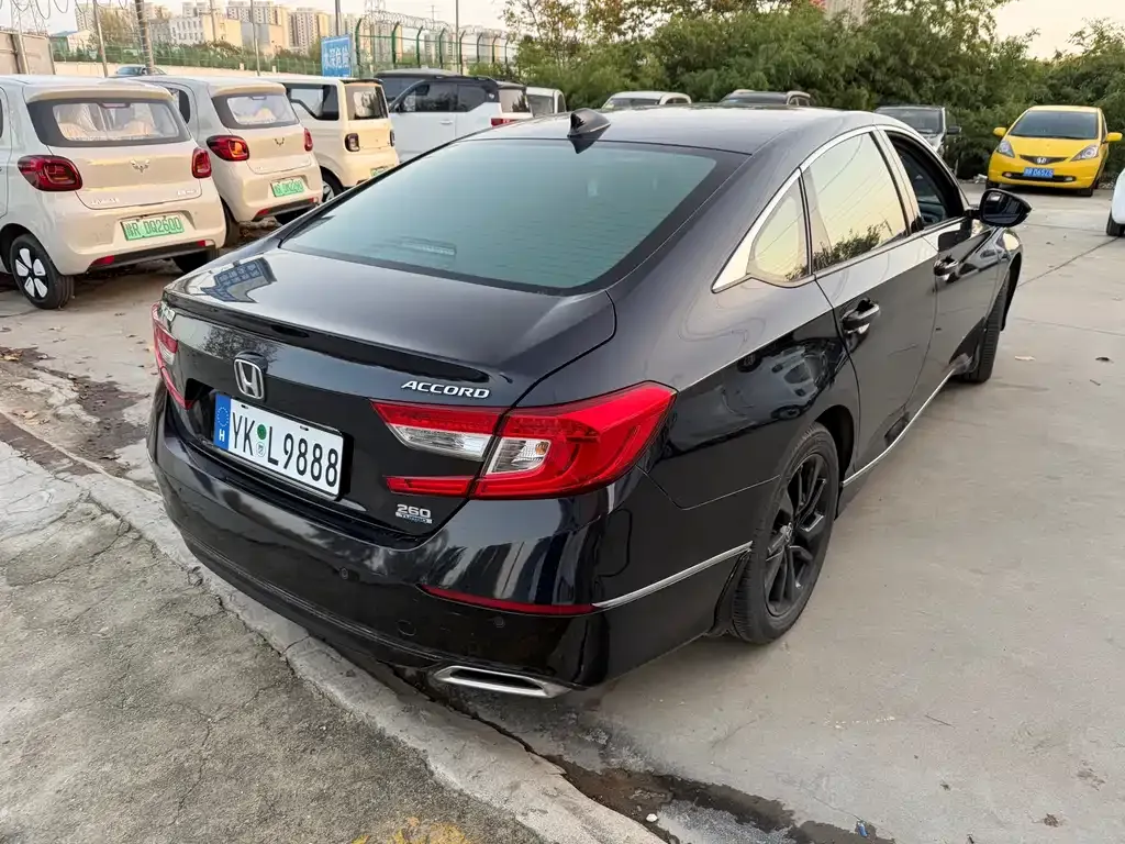 Honda Accord — фото 10