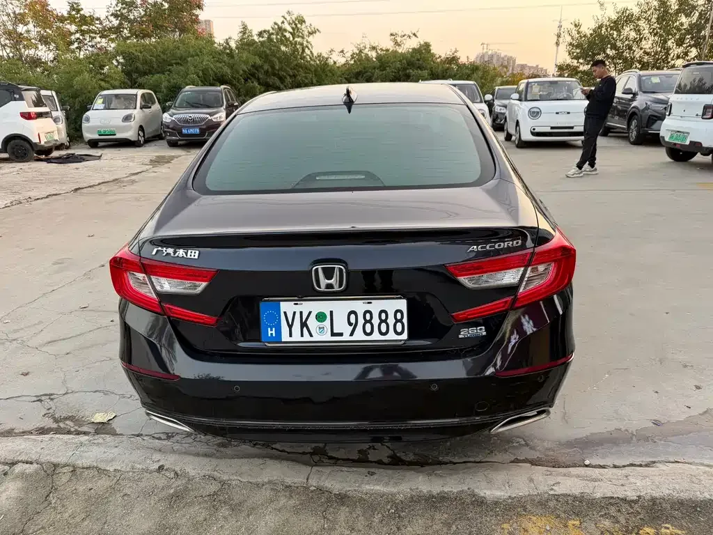 Honda Accord — фото 9