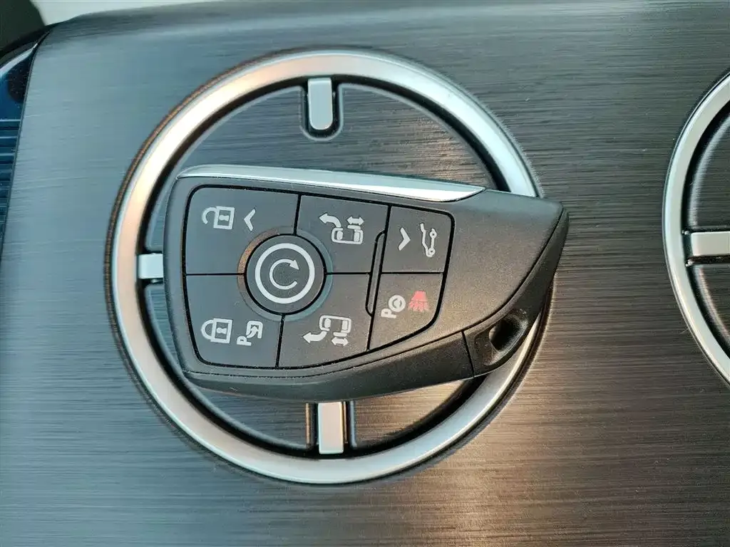 Buick GL8 Hybrid — фото 9